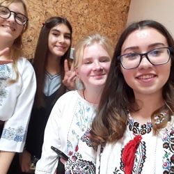 swieto-patrona-szkoly-i-pasowanie-klas-1-lo-2019